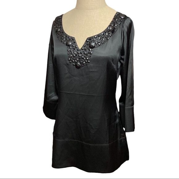 BCBG SATIN TOP WITH SIMULATED STONEWORK AT THE COLLAR / NWT / Size XS ﻿ - Picture 1 of 6